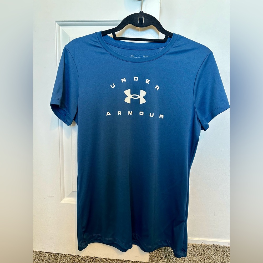 Under Armor Size Women’s Medium Blue Athletic Tee Shirt